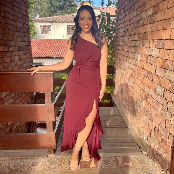 I had to get it taken in! It should be between a size 5/6 after alterations! - Picture 1 of 4